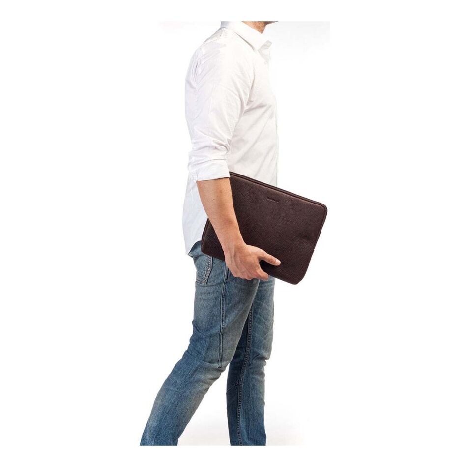 Burkely Antique Avery Laptopsleeve 13.3 inch bruin | Wennekes.nl