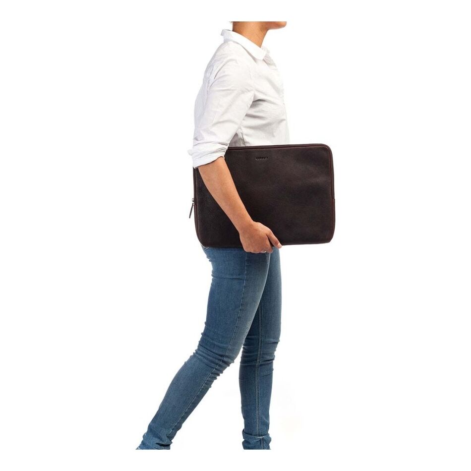 Burkely Antique Avery Laptopsleeve 15.6 inch bruin | Wennekes.nl