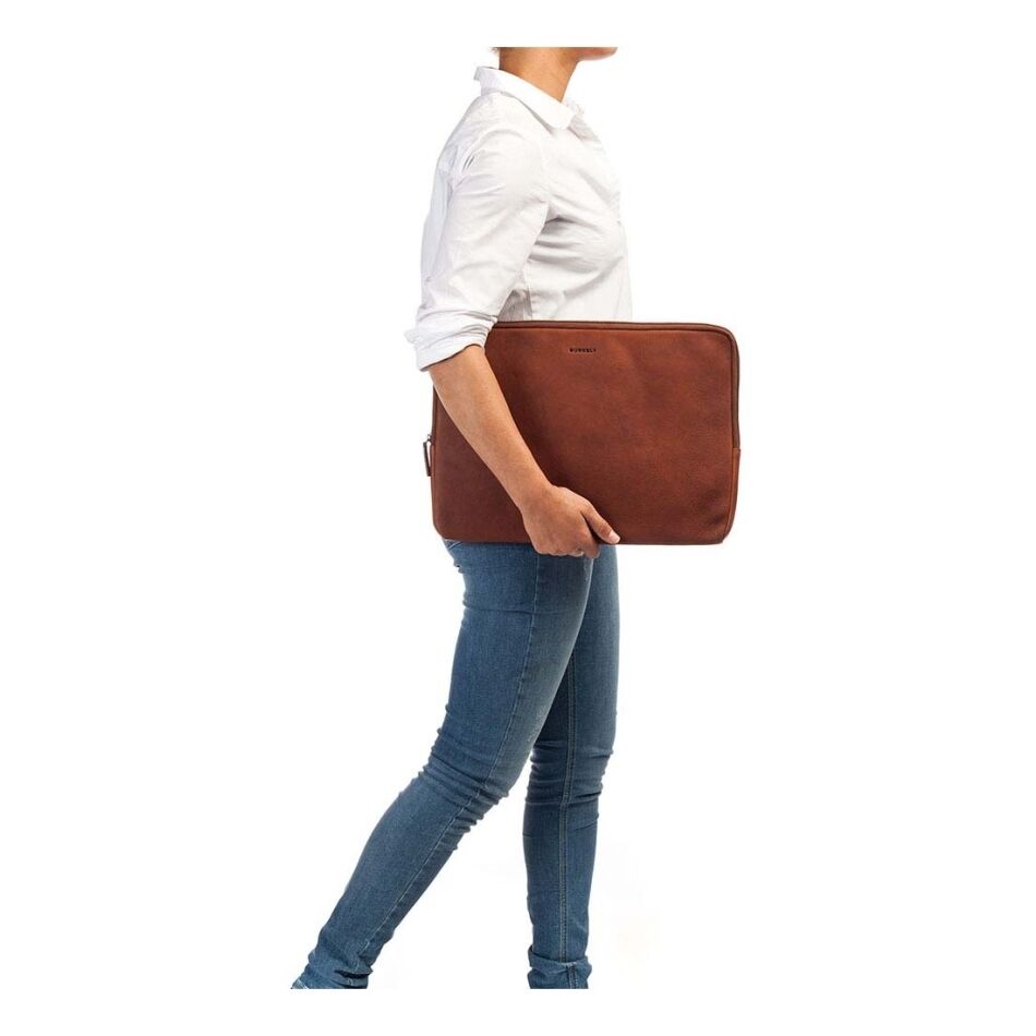 Burkely Antique Avery Laptopsleeve 15.6 inch cognac | Wennekes.nl